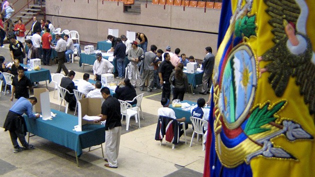 Decenas de miles de ecuatorianos residentes en el extranjero ya votan a su presidente