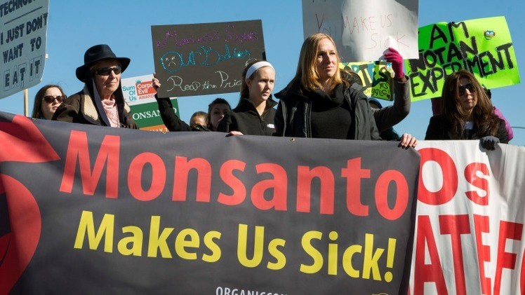 Activistas protestan en frente de la sede de Monsanto en Missouri (EE.UU.), 30 de enero 2015