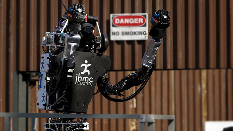 Analistas EE.UU. sobre las guerras del futuro: Los robots luchan, la gente observa