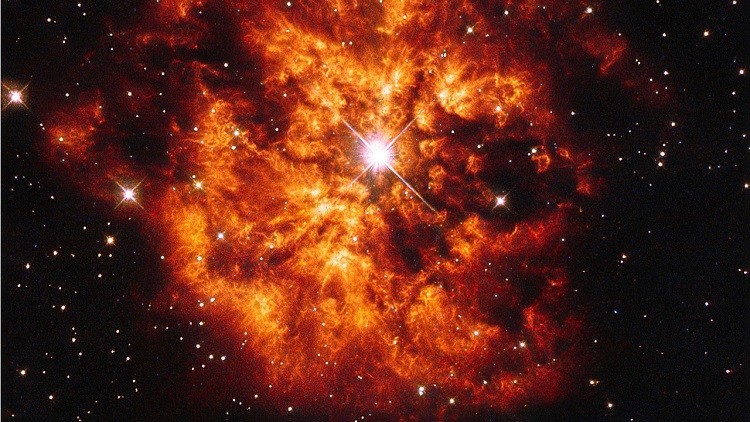 El telescopio Hubble capta la impresionante imagen de la estrella masiva WR 124