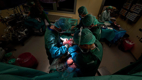 Trasplantan a un chino  hígado sano compuesto  por los órganos de sus hijas