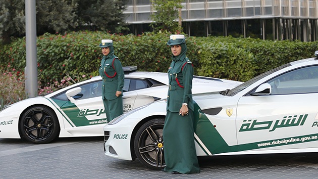 Fotos: Dubái compra Ferrari a sus mujeres-policía