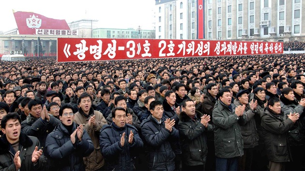 "¡Los vamos a matar!": Miles de norcoreanos se manifiestan contra EE.UU. y Corea del Sur