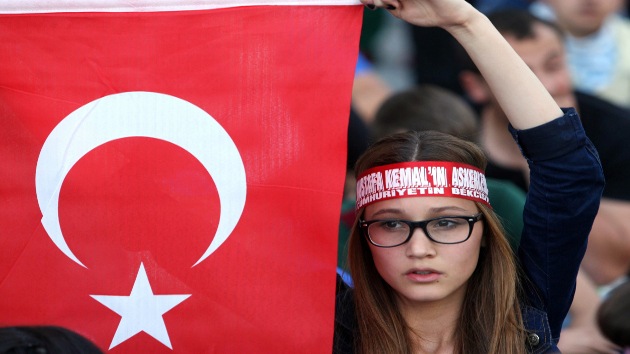 Allanan viviendas en Turquía por presunta propaganda de las protestas