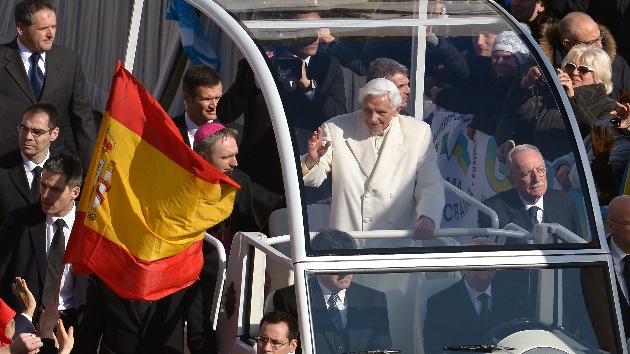 Benedicto XVI reconoce que tuvo "momentos difíciles" durante su paso por el papado
