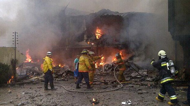Cae una avioneta en una zona residencial de la ciudad venezolana de Valencia