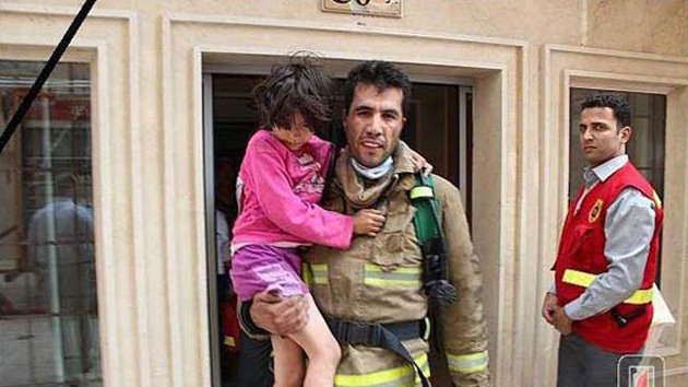 Cuando la muerte da paso a la vida: Un bombero iraní salva vidas después de muerto