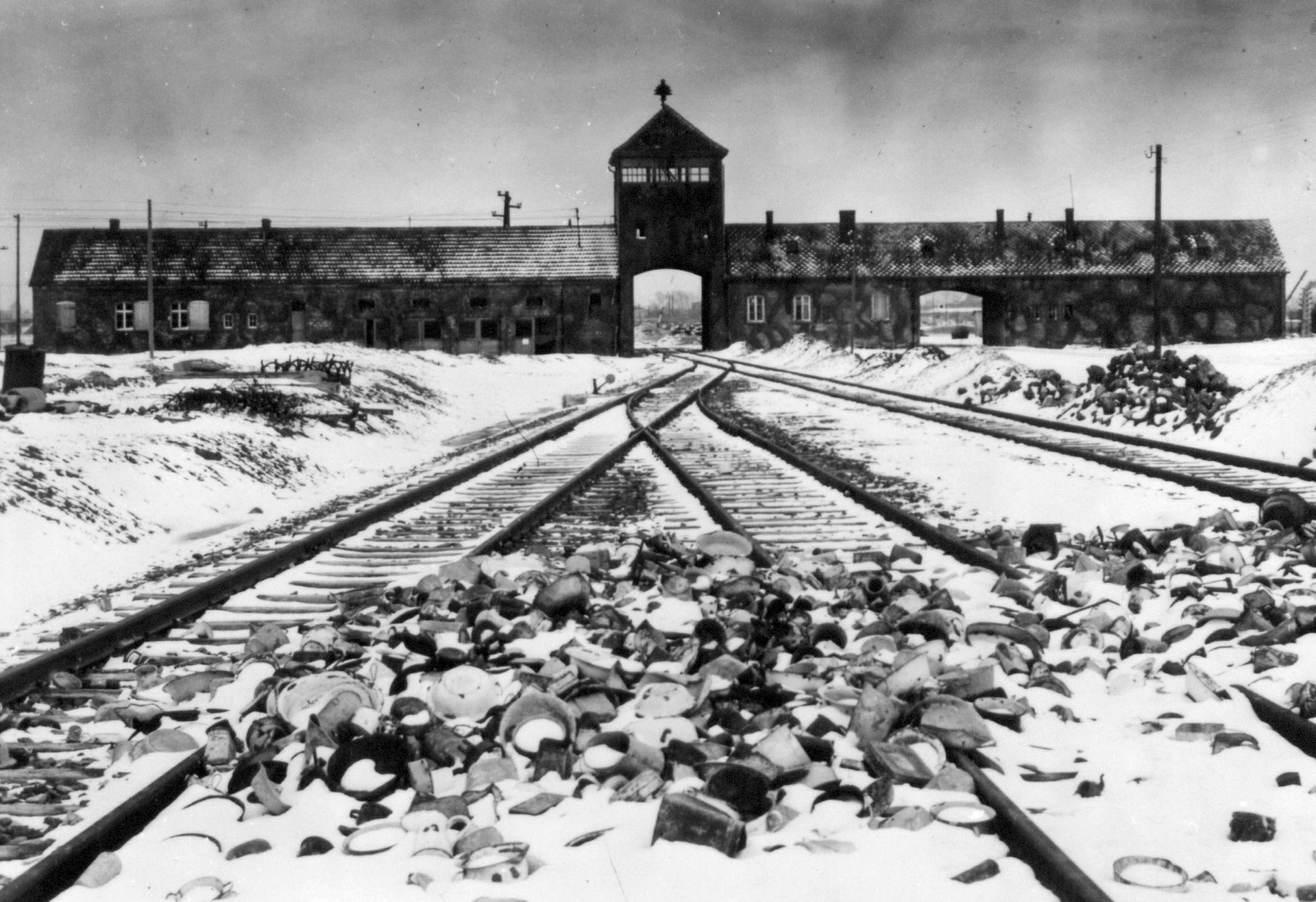 La llamada 'puerta de la muerte' de Auschwitz-Birkenau 