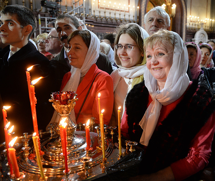 Se celebra en la catedral de Cristo Salvador de Moscú la misa de Pascua