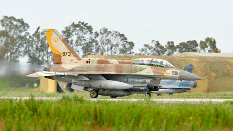 Resultado de imagen de Siria derriba bombardero israelí F-16 con sistema antiaéreo S-300