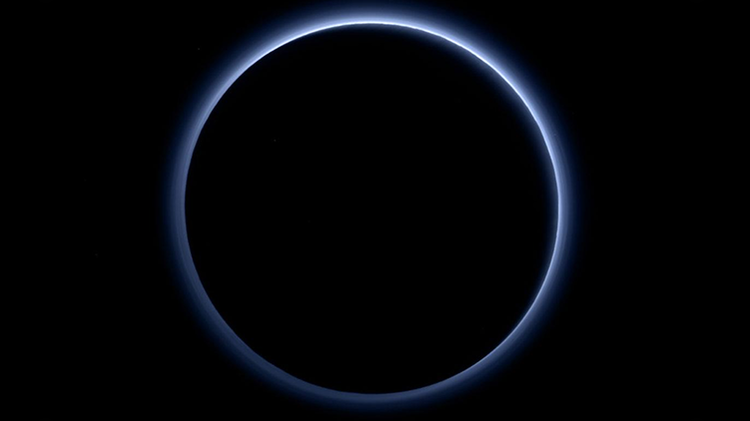 NASA annonce sa dernière découverte de Pluton et a publié les premières images 56169578c461882e338b4619