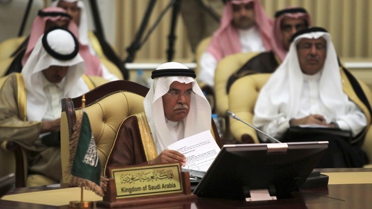 El ministro saudita de petróleo, Ali al-Naimi, asiste a una reunión de ministros de petróleo del golfo Pérsico en Riad, el 24 de septiembre 2013