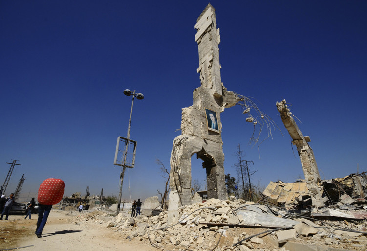 Una estructura dañada en la entrada del barrio de al-Dukhaneya cerca de Damasco. 