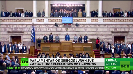 Grecia: los 300 nuevos diputados del parlamento fueron juramentados en Atenas