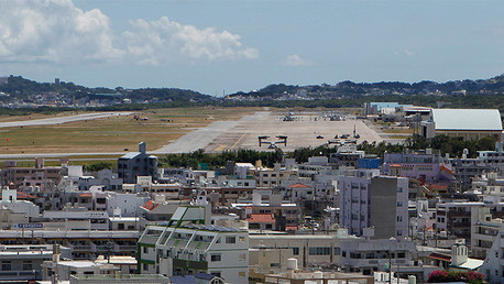 Aviones militares en la base militar de EE.UU., en la ciudad de Ginowan, Japón