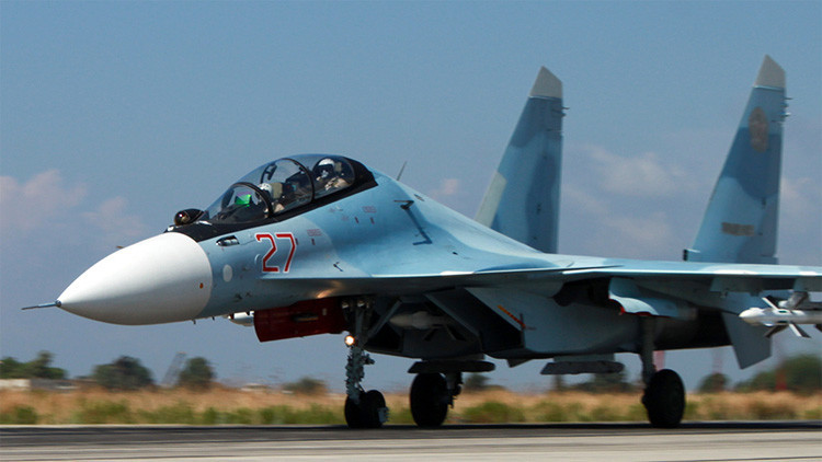 Avión de combate ruso Su-30SM en Latakia, Siria.