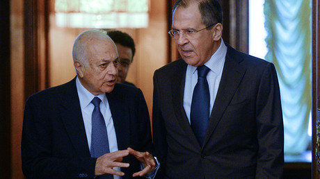 El secretario general de la Liga Árabe, Nabil Al Araby, y el canciller ruso, Serguéi Lavrov