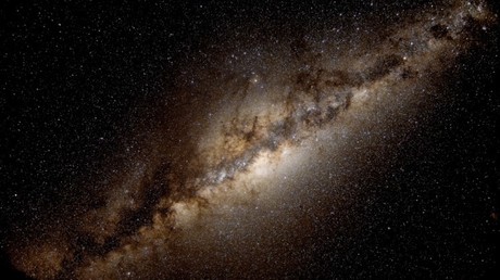 Una imagen de la galaxia de Vía Láctea tomada desde más lejos de la Tierra