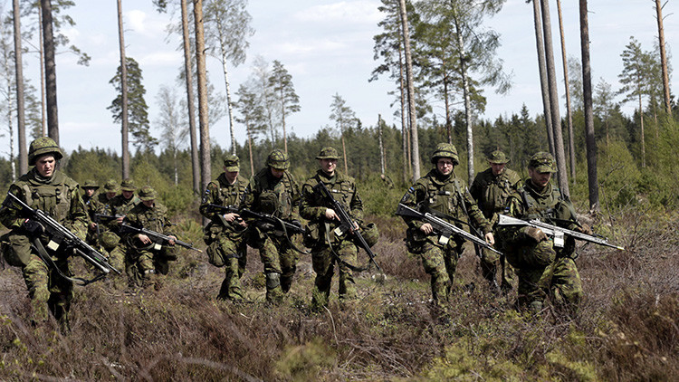 Soldados estonios toman parte en ejercicios militares de la OTAN el 12 de Mayo de 2015