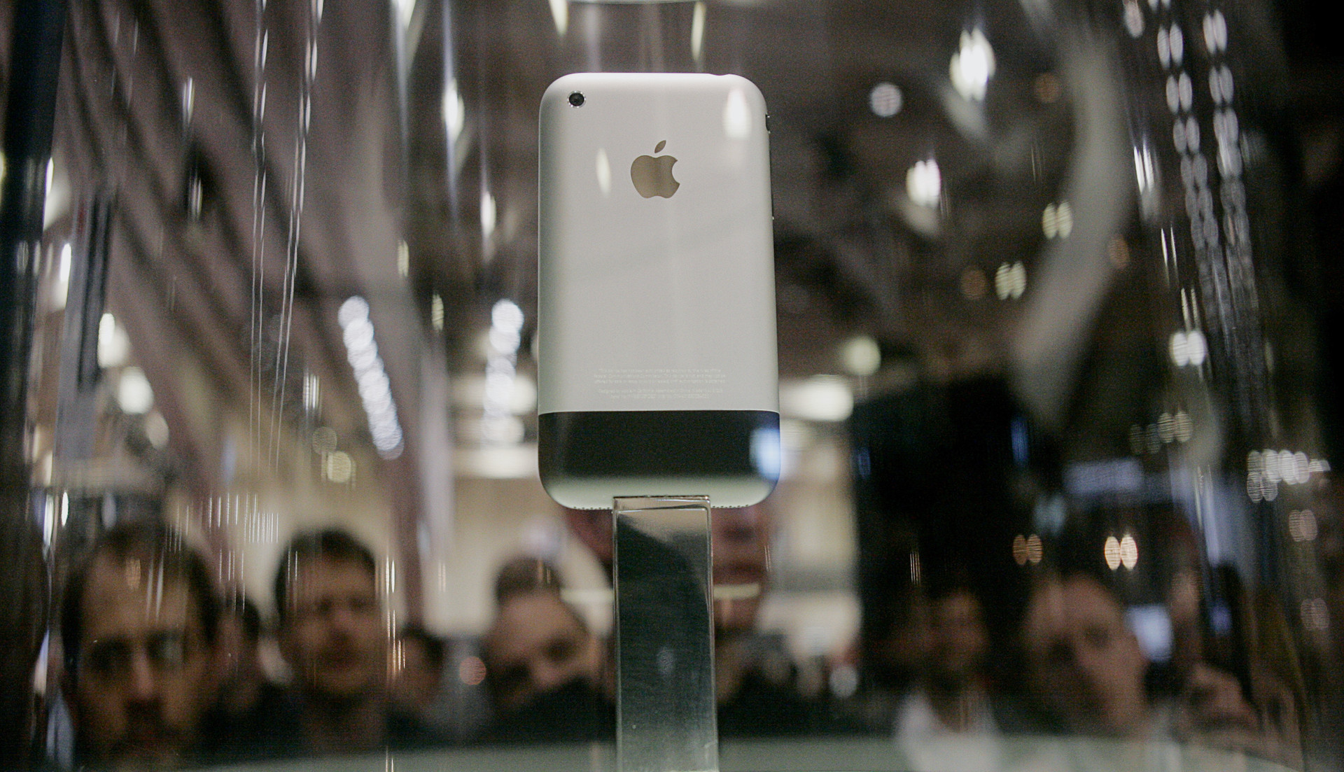 Uno de los primeros iPhones exhibido el 9 de enero de 2007