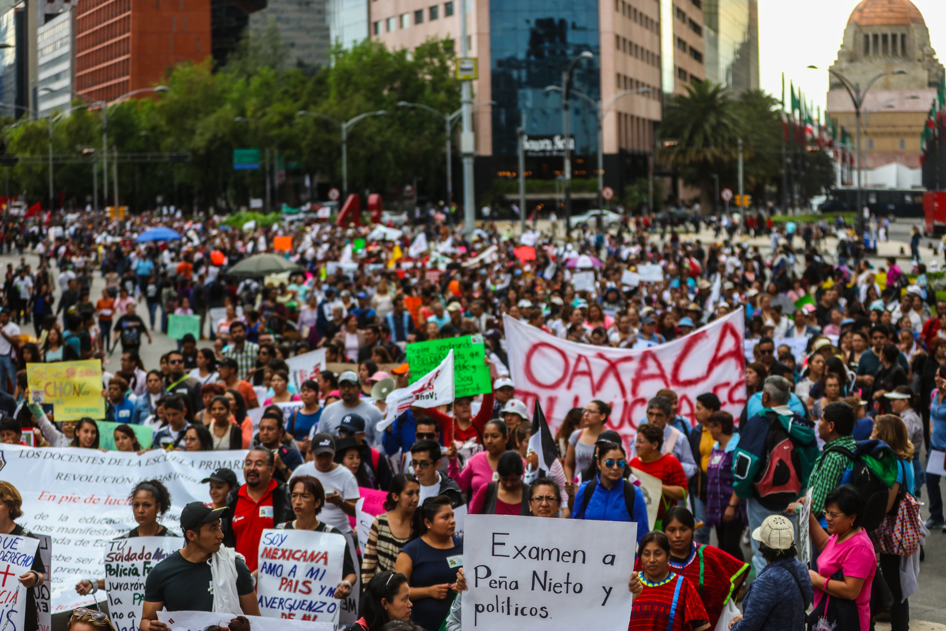 Manifestación del magisterio y sociedad en la Ciudad de México