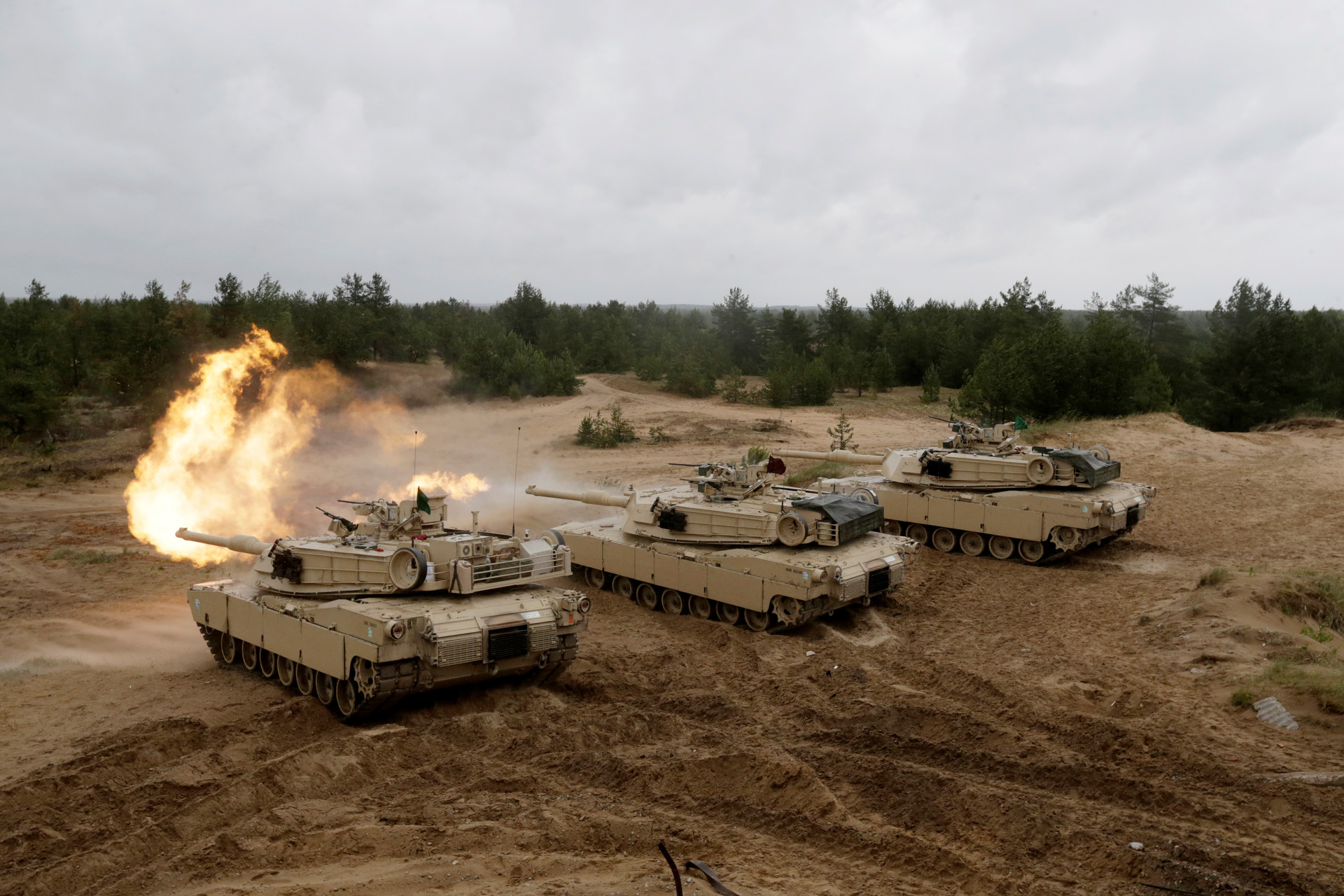 Arabia Saudíta compra otros 153 tanques Abrams 57aa369dc361889f358b45a4