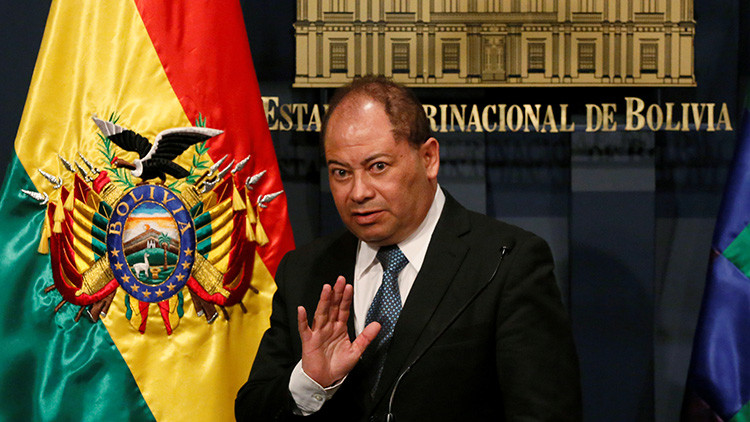 El ministro de Gobierno, Carlos Romero, confirma la muerte de Rodolfo Illanes en rueda de prensa