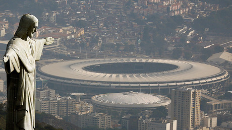 Vista del Cristo redentor y el estadio de fútbol Maracaná, en Río de Janeiro
