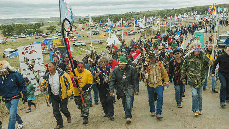 Resultado de imagen para resistencia de pueblos contra oleoducto Dakota Access