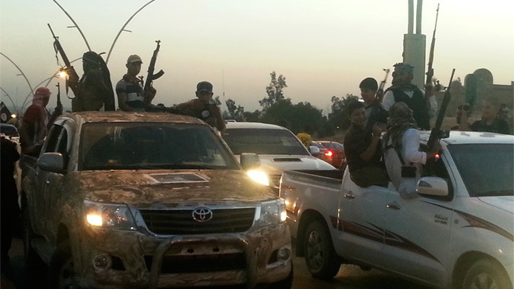 Combatientes del Estado Islámico en Mosul, Irak, 23 de junio de 2014.