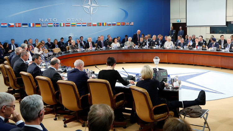 Los ministros de Defensa de la OTAN durante una reunión en Bruselas