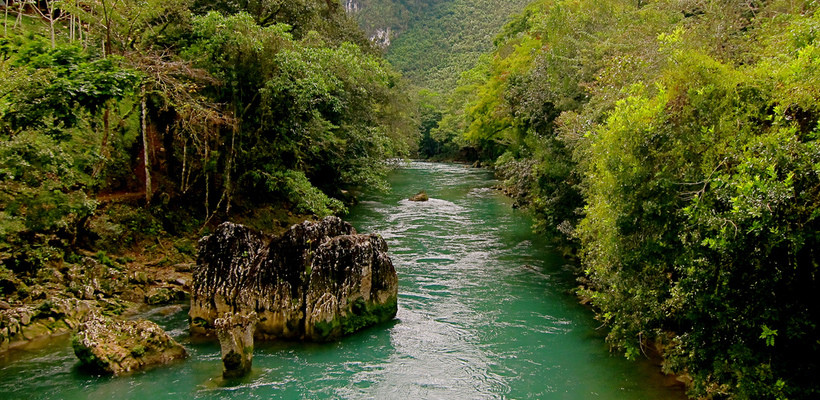 El río Cahabón al norte de Guatemala tiene una extensión de casi 200 kilómetros.