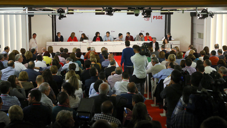Reunión del Comité Federal del PSOE para decidir la abstención a la candidatura de Rajoy