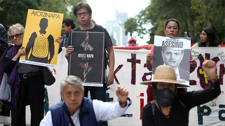 Manifestación en Guerrero por los 43 estudiantes de Ayotzinapa  desaparecidos