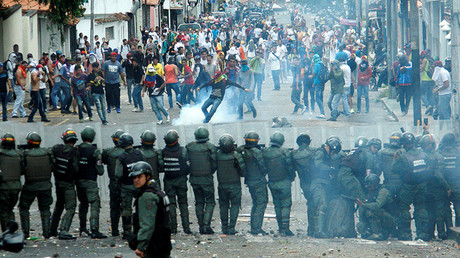 Un muerto y cuatro heridos dejan protestas violentas de la oposición en Venezuela