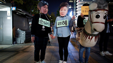 ¿Dimisión por malas amistades? Tildan de "marioneta" a la presidenta de Corea del Sur