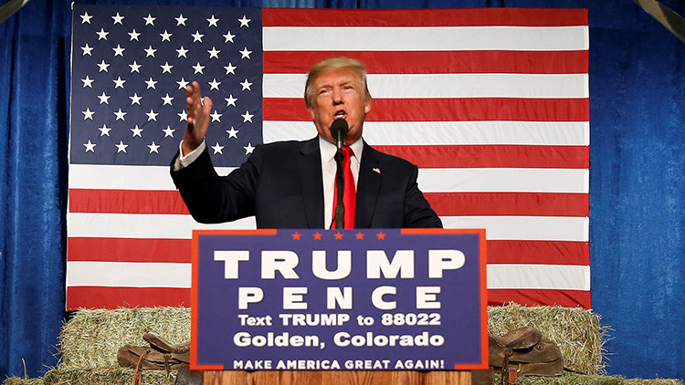 Donald Trump, candidato a la presidencia por el Partido Republicano brinda un discurso de campaña en el condado de Golden, Colorado. 29 de octubre de 2016. 