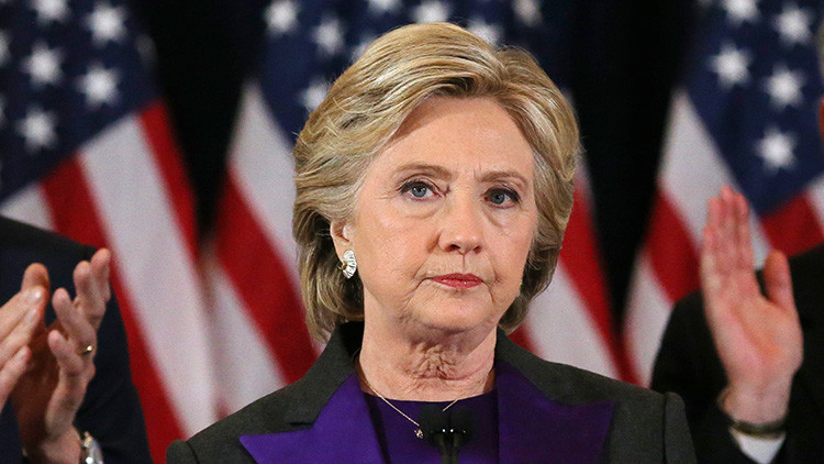 Hillary Clinton se dirige a su equipo de campaña electoral y a sus partidarios en Nueva York (EE.UU.)