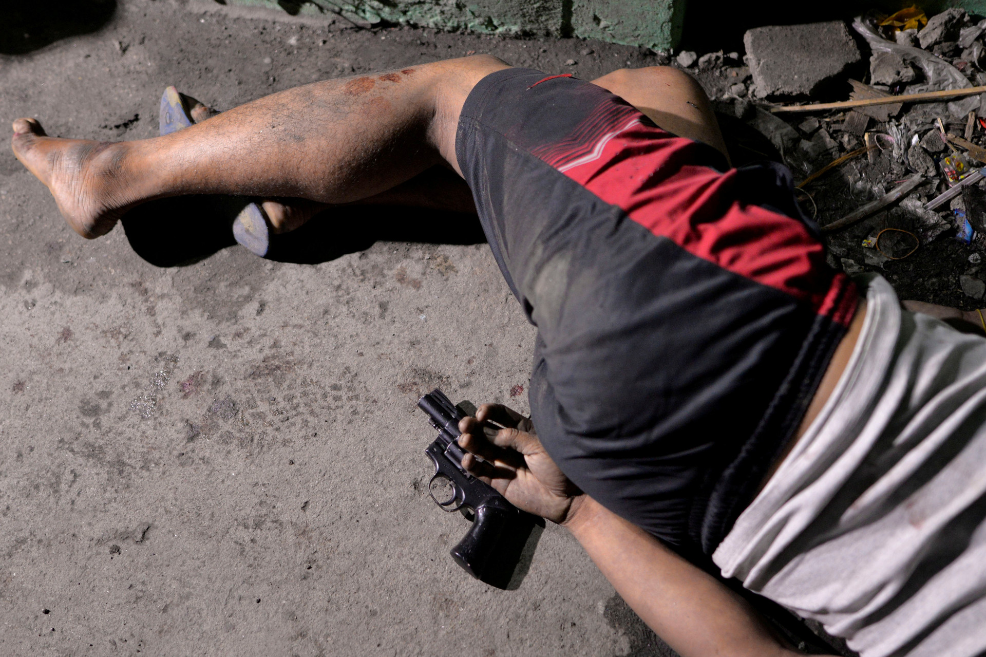 El cadáver de un presunto narcotraficante abatido durante la operación 'Shabu' (metanfetamina) en Manila, el 18 de agosto de 2016.