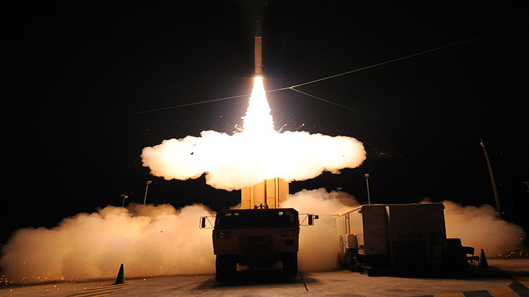Las Fuerzas Armadas de EE.UU. realizan una prueba de su sistema de defensa de misiles en Hawái. 28 de junio de 2010. 