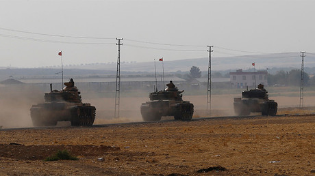 El Ejército turco moviliza tanques hacia la frontera con Siria, Gaziantep, Turquía, 25 de agosto de 2016