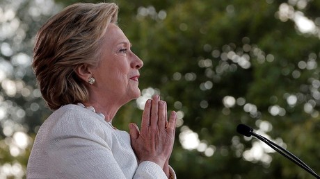 La candidata demócrata a la presidencia de EE.UU., Hillary Clinton, habla en un mitin de campaña en la ciudad de Dade, Florida, EE.UU., el 1 de noviembre de 2016.