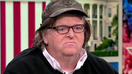 "No vamos a sufrir cuatro años": Michael Moore vaticina que Trump no agotará su mandato