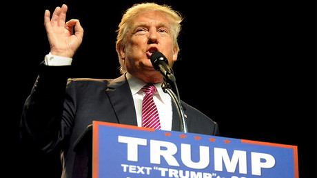 Donald Trump habla a sus partidarios en la ciudad de Charleston, Virginia Occidental, durante un acto de su campaña presidencial, el 5 de mayo de 2016.