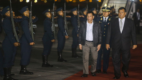 El presidente filipino, Rodrigo Duterte, llega al Foro de Cooperación Económica Asia-Pacífico (APEC) de Lima, Perú el 17 de noviembre de 2016.