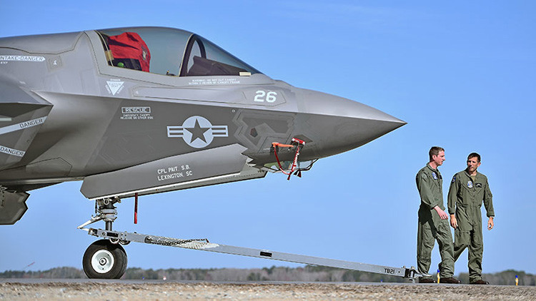 El bombardero estadounidense de quinta generación F-35 en la base militar de Beaufort, Carolina del Sur, EE.UU., 8 de marzo de 2016