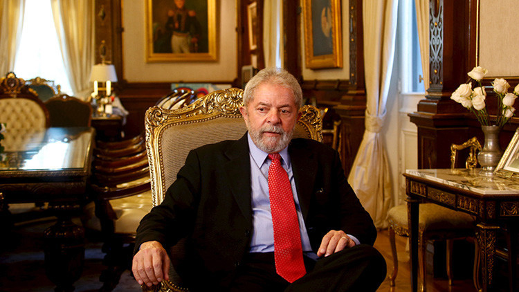 Brasileños piden a Lula que lance su candidatura a la Presidencia en 2018