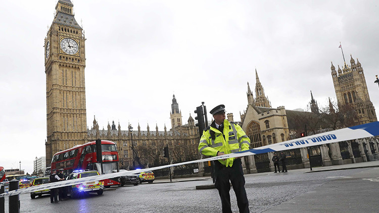 Abren fuego cerca del Parlamento británico y dejan múltiples heridos (EN VIVO)