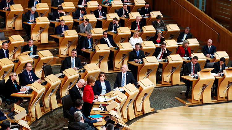 El Parlamento escocés vota a favor del segundo referéndum de independencia