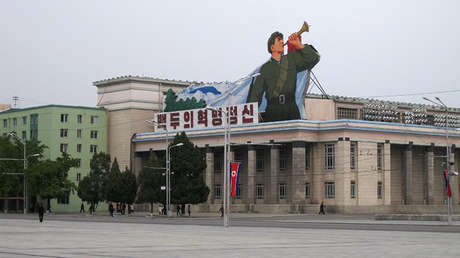 La plaza Kim Il-sung en Pionyang, Corea del Norte.